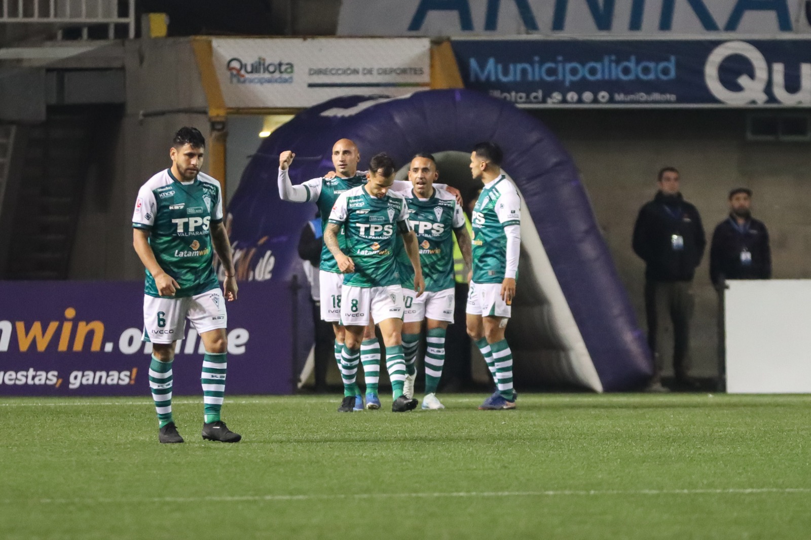 Wanderers se convierte en único líder del Ascenso