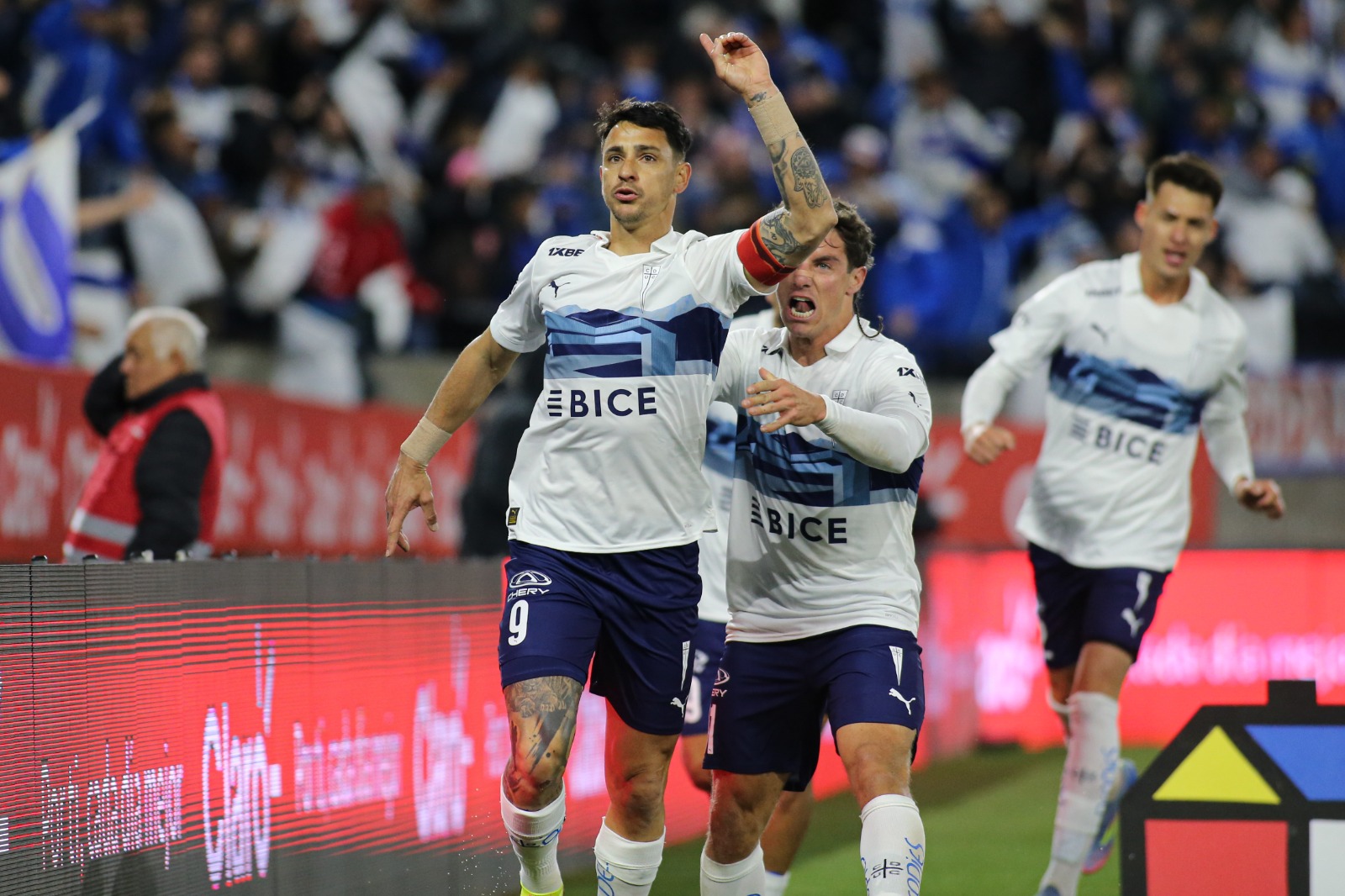 La UC tuvo un debut soñado en el Claro Arena