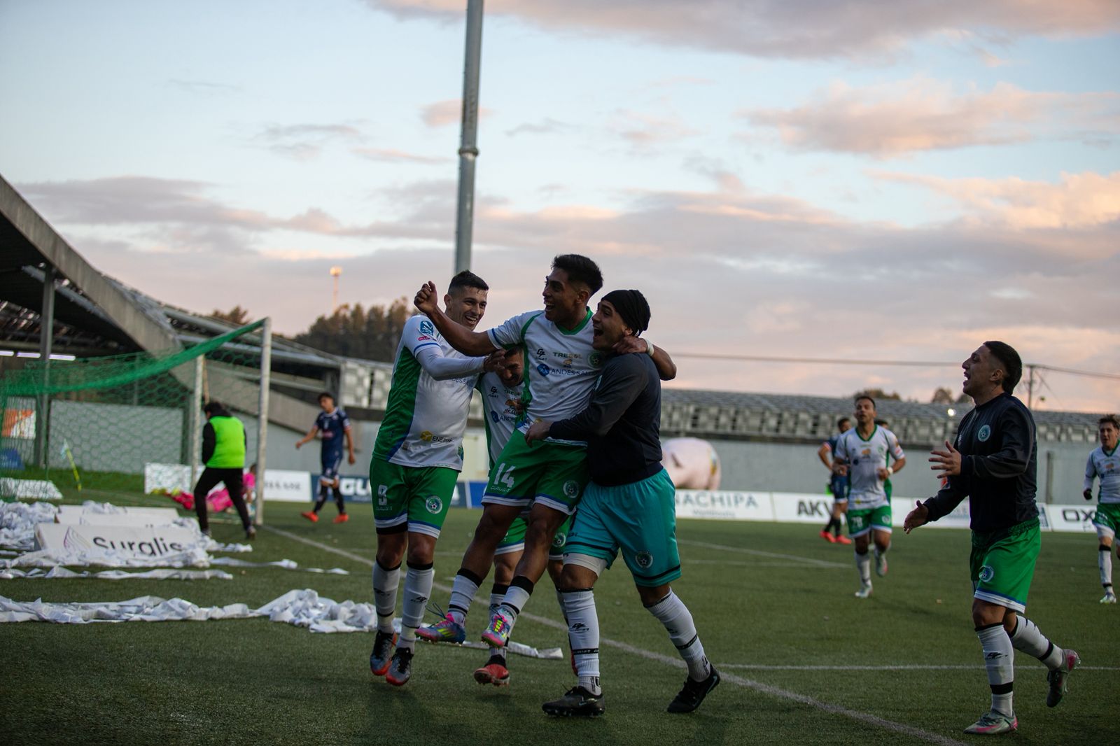 Deportes Puerto Montt ganó a Melipilla y se afianza en el liderato