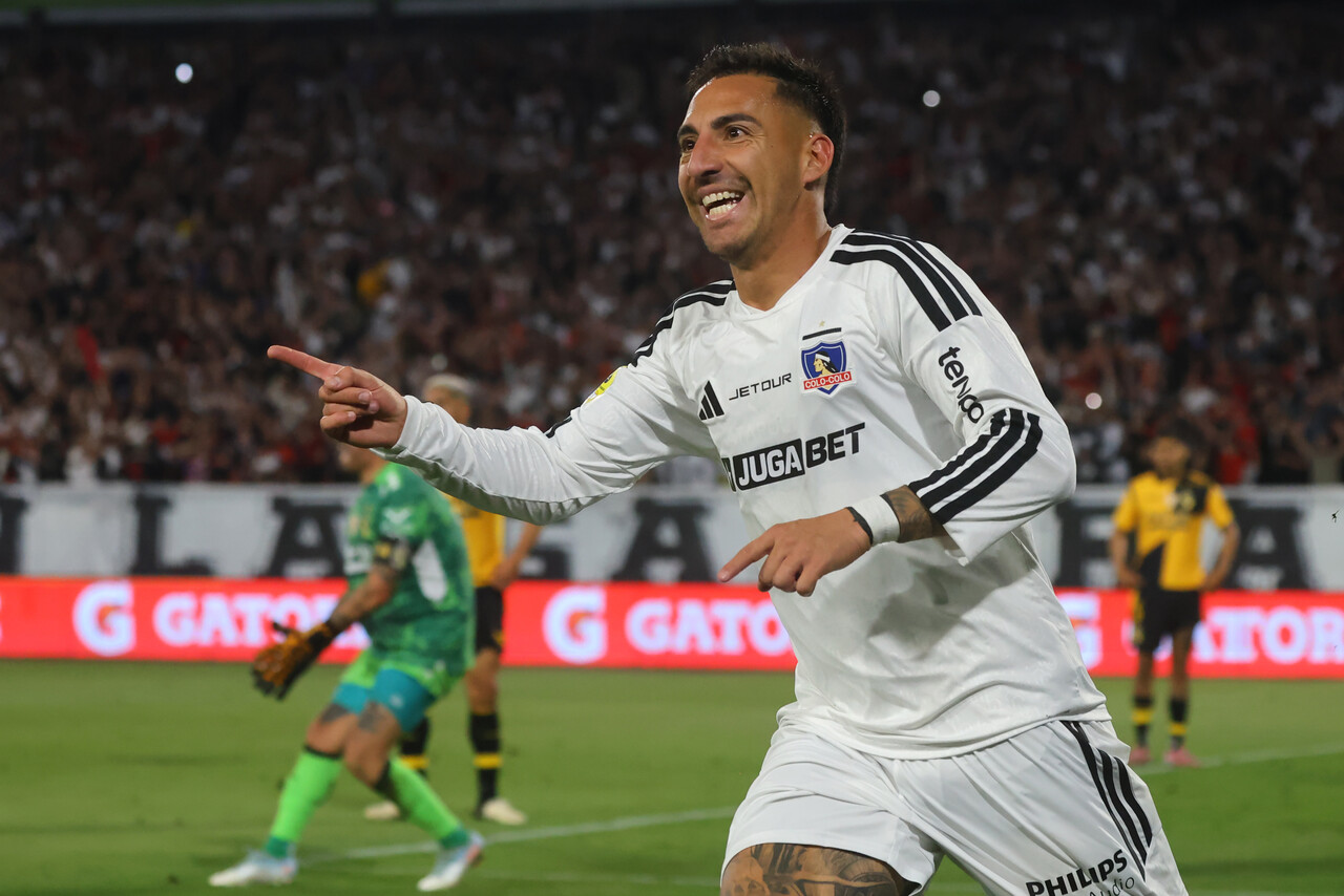 Colo Colo venció a Coquimbo Unido y lidera el torneo